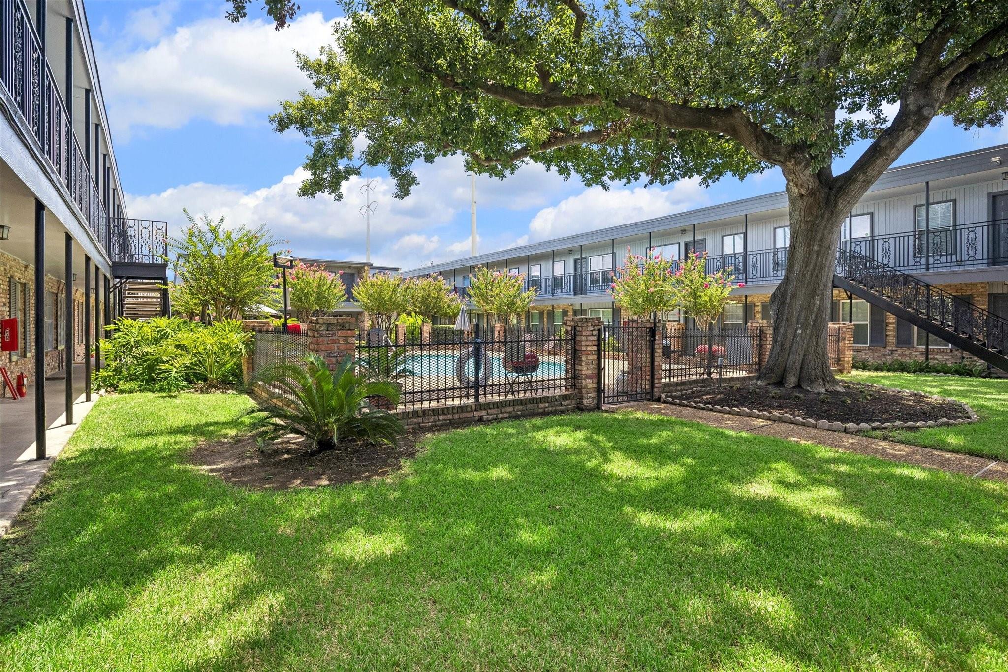 3131 Southwest Freeway C26