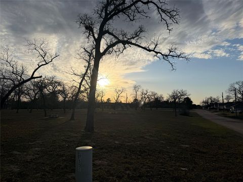 Vacant Land For Sale - 26667 Deerwood Drive<br/> Hempstead, TX 77445