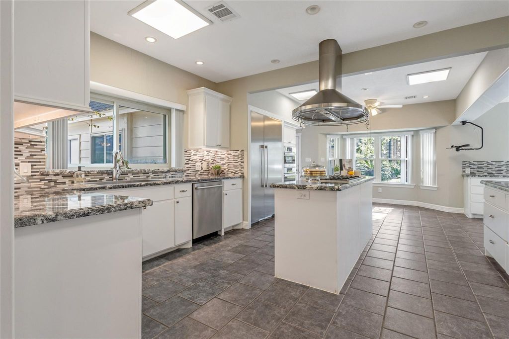 Photo of 3611 Mulberry Hills Drive, Houston, TX 77339 (MLS # 22715927)