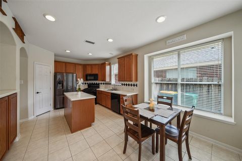 Tiny photo for 122 W Russet Grove Circle, The Woodlands, TX 77384 (MLS # 79095357)