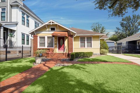 Photo of 512 Heights Boulevard, Houston, TX 77007 (MLS # 64353041)