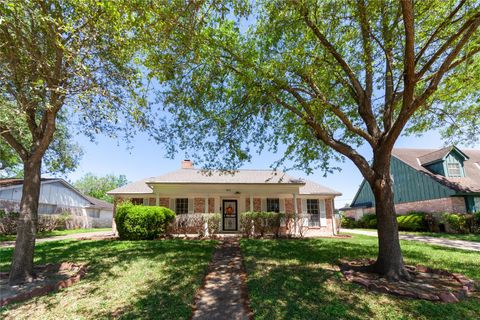 Photo of 8826 Roos Road, Houston, TX 77036 (MLS # 68965324)