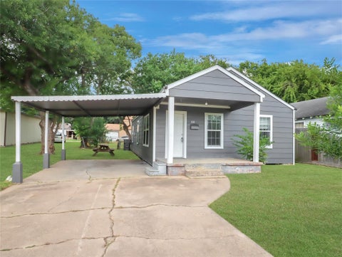 Photo of 810 15th Avenue N, Texas City, TX 77590 (MLS # 58878302)