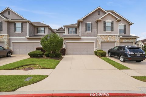 Townhouse For Sale - 16045 Summerville Lake Drive<br/> Tomball, TX 77377