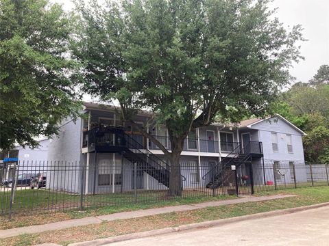 Photo of 7201 Halshire Dr Drive #124, Houston, TX 77016 (MLS # 46845728) Photo of 7201 Halshire Dr Drive #124, Houston, TX 77016 (MLS # 46845728)