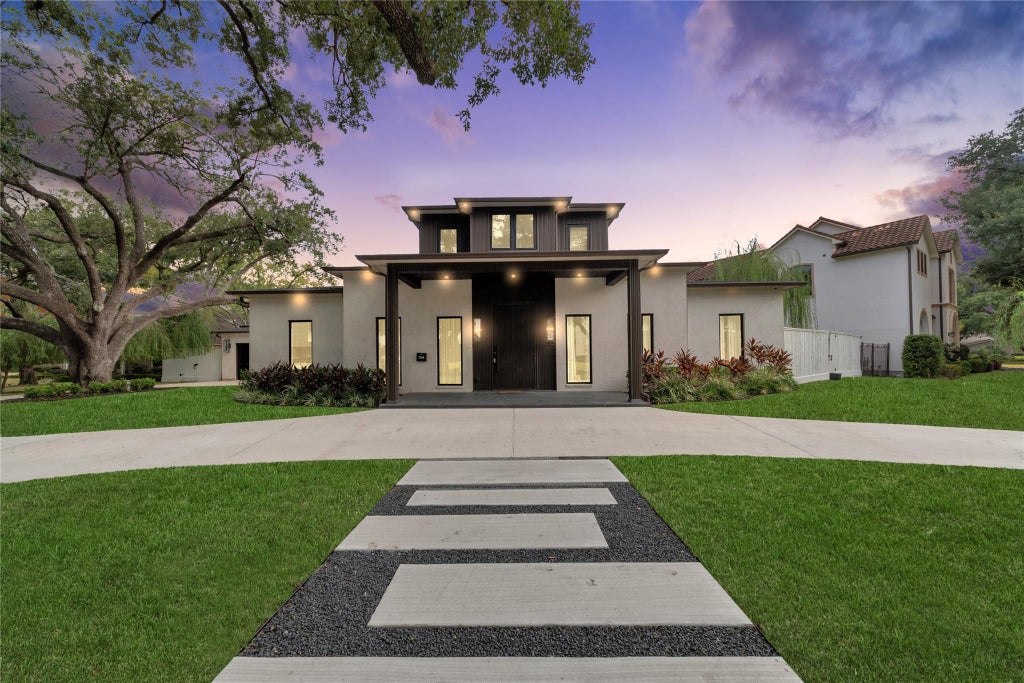Photo of 7546 Inwood Drive, Houston, TX 77063 (MLS # 98738494)