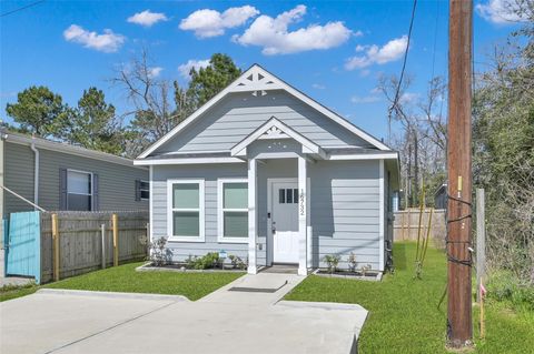 Photo of 16732 E Juneau, Montgomery, TX 77316 (MLS # 40243003)