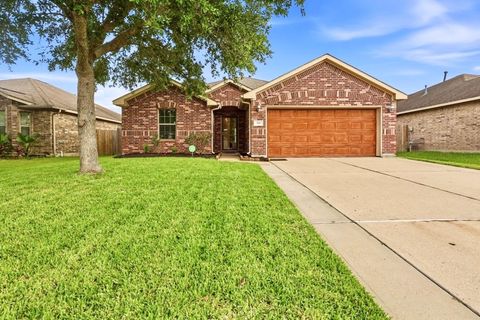Photo of 379 Henry Street, Alvin, TX 77511 (MLS # 40178204)