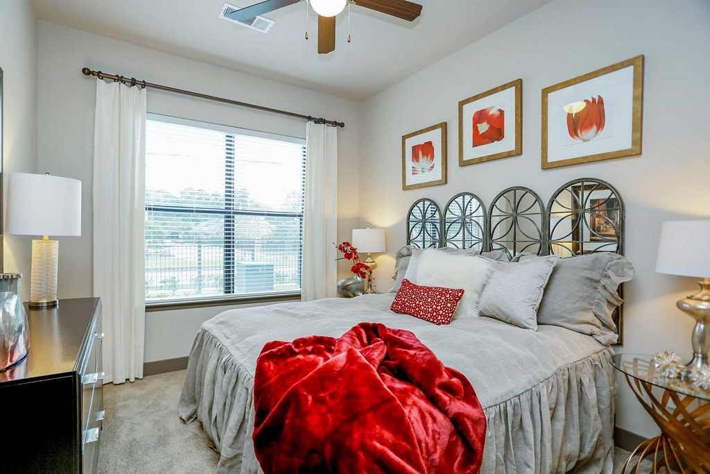 Photo of 2033 S Gessner Road #2210, Houston, TX 77063 (MLS # 21645495)
