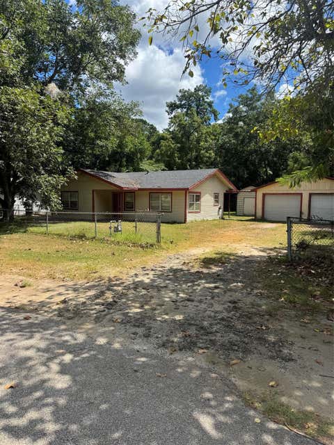 Homes For Sale - 606 Hickory Street<br/> Tyler County, Colmesneil, TX 75938