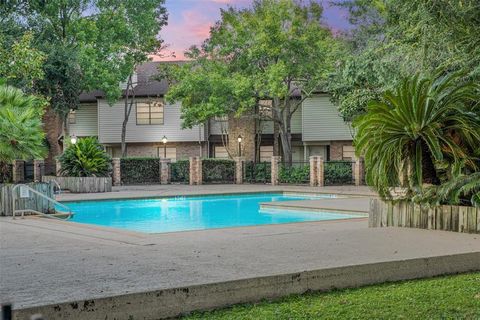 Photo of 2444 Bering Drive #2444, Houston, TX 77057 (MLS # 60575537)