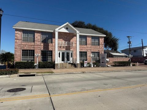 Photo of 2302 45th Street, Galveston, TX 77550 (MLS # 33111416)