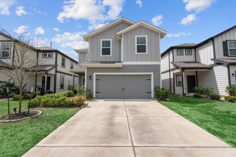 Homes For Sale - 19235 Tannach Drive<br/> Tomball, TX 77375