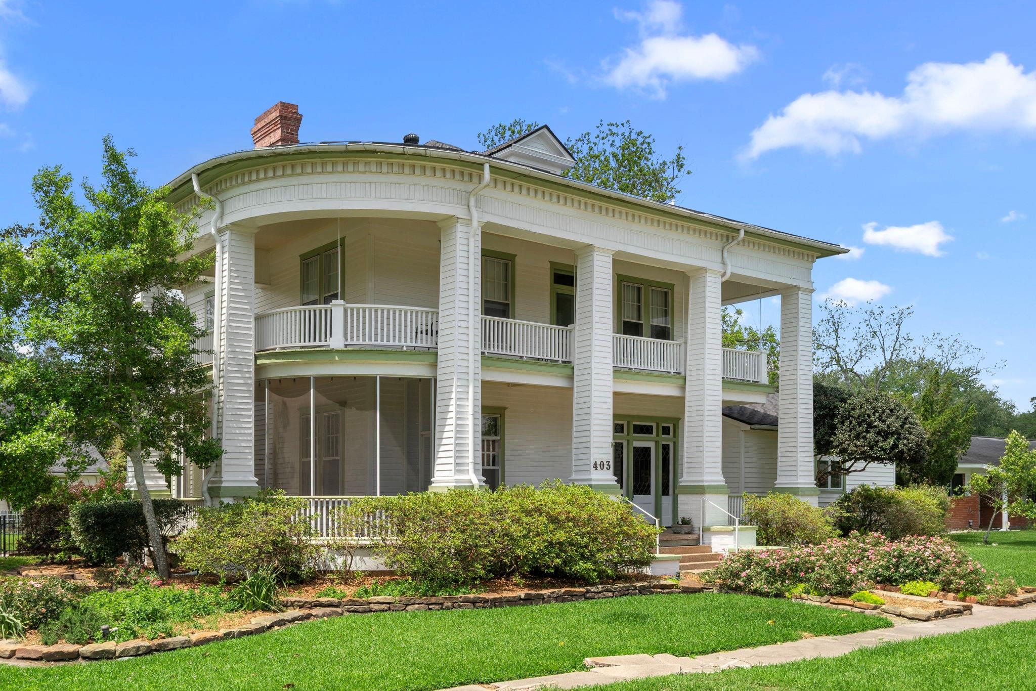403 Hoskins Broadway Street