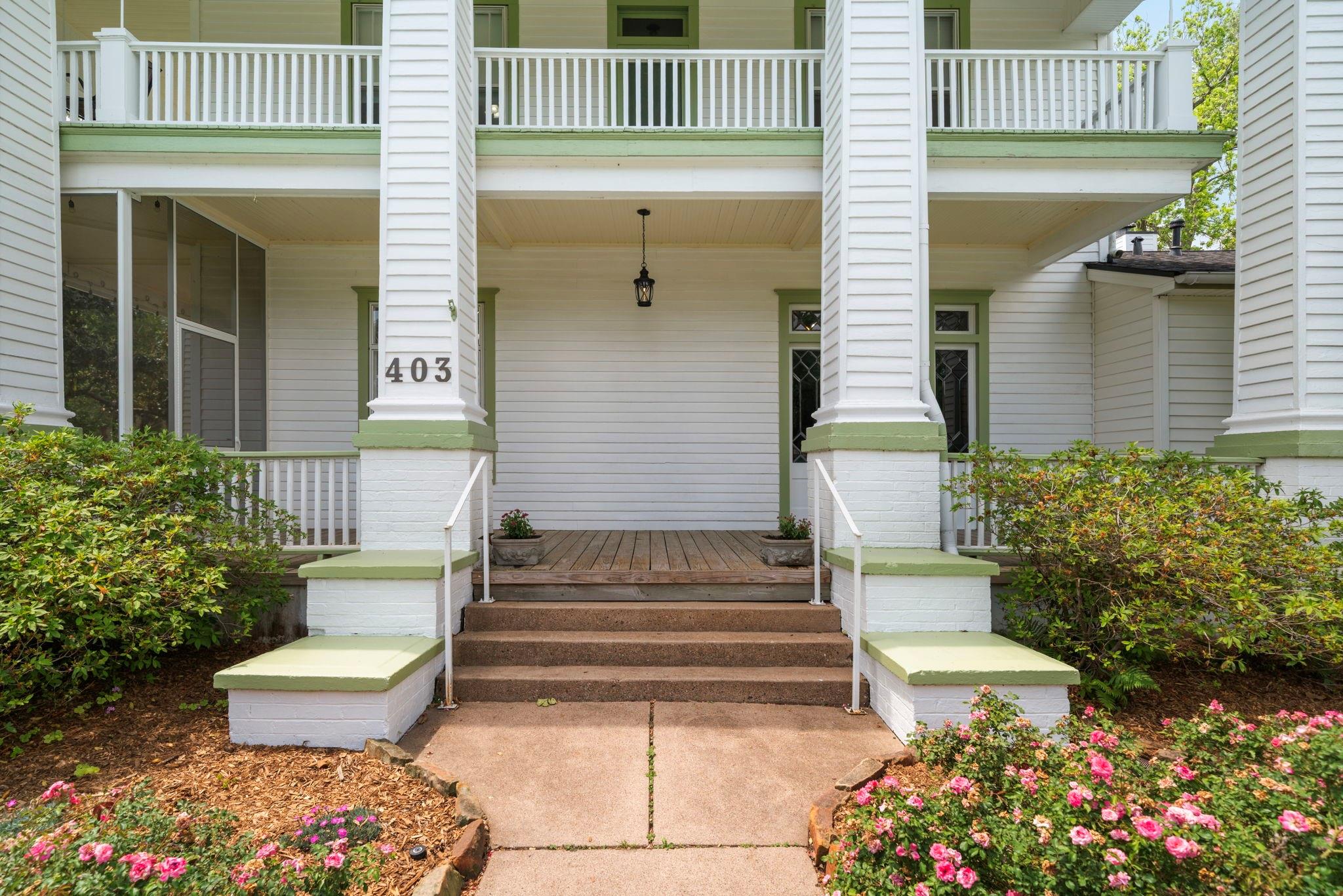 403 Hoskins Broadway Street