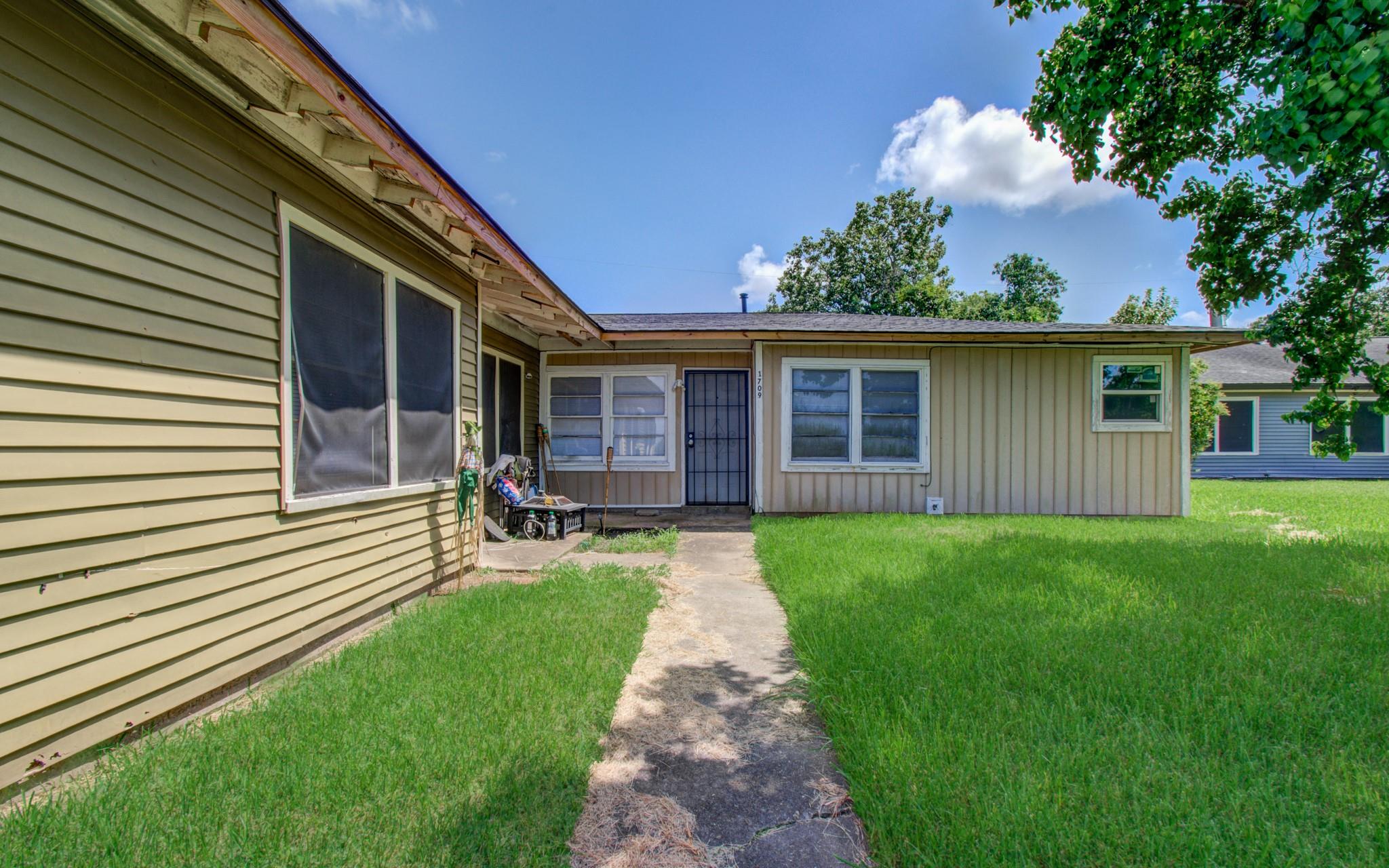 1707 W 7th Street