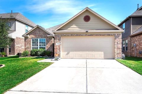 Photo of 10646 Chestnut Path Way, Tomball, TX 77375 (MLS # 38933680)