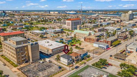 Photo of 811 24th Street, Galveston, TX 77550 (MLS # 33849121) Photo of 811 24th Street, Galveston, TX 77550 (MLS # 33849121)