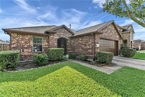 Photo of 5224 La Rocco Way, Alvin, TX 77511 (MLS # 33250462)