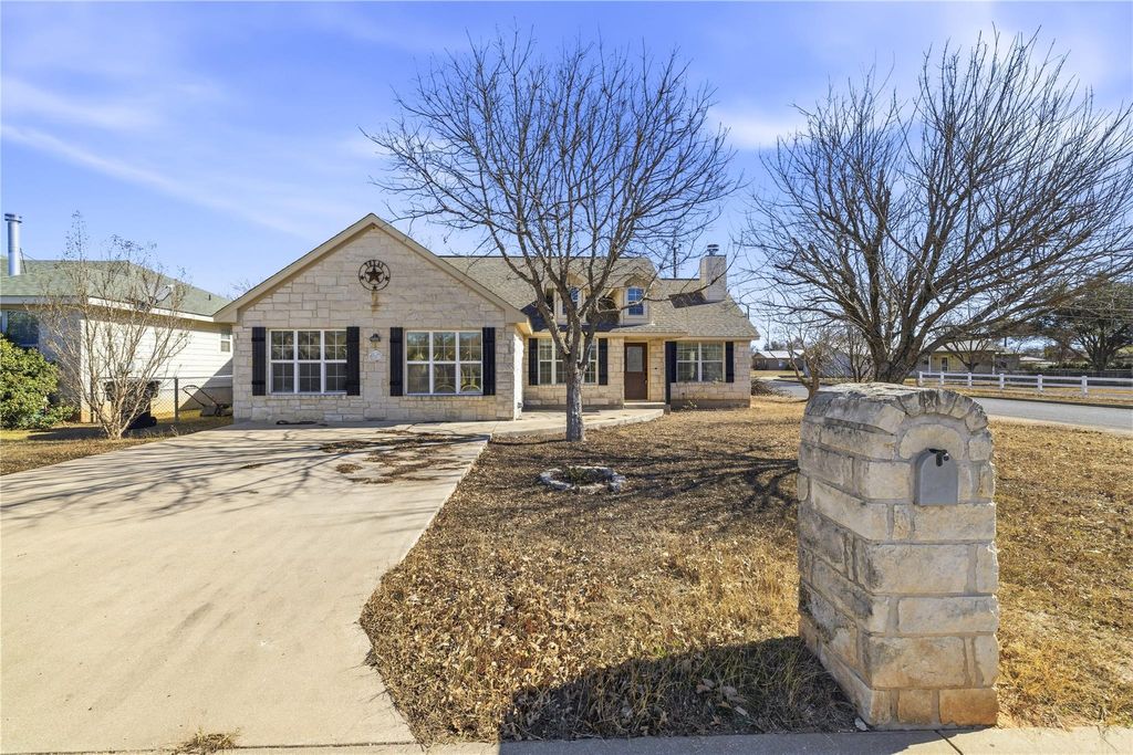Photo of 201 Green Oaks Loop, Fredericksburg, TX 78624 (MLS # 39637006)