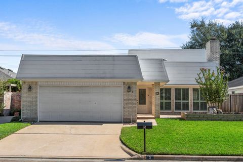 Photo of 5 Tiffany Square, Sugar Land, TX 77478 (MLS # 92046510)