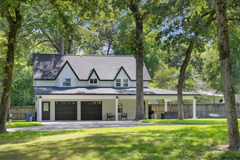Photo of 819 Sentinel Oaks Rd, Pinehurst, TX 77362 (MLS # 13261777)