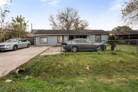 Photo of 12022 Meadowpass Street, Houston, TX 77076 (MLS # 36229168)