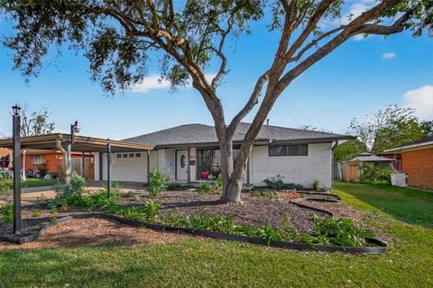 819 S 4th Street La Porte TX 77571