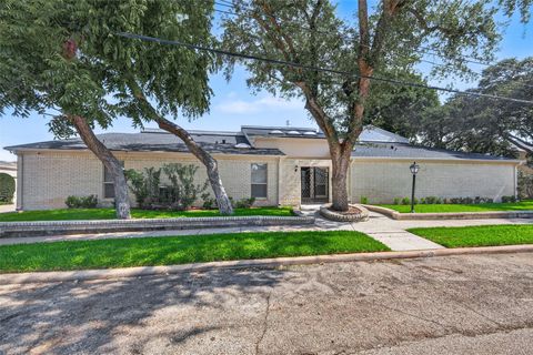Photo of 5218 Palmetto Street, Bellaire, TX 77401 (MLS # 17118578)