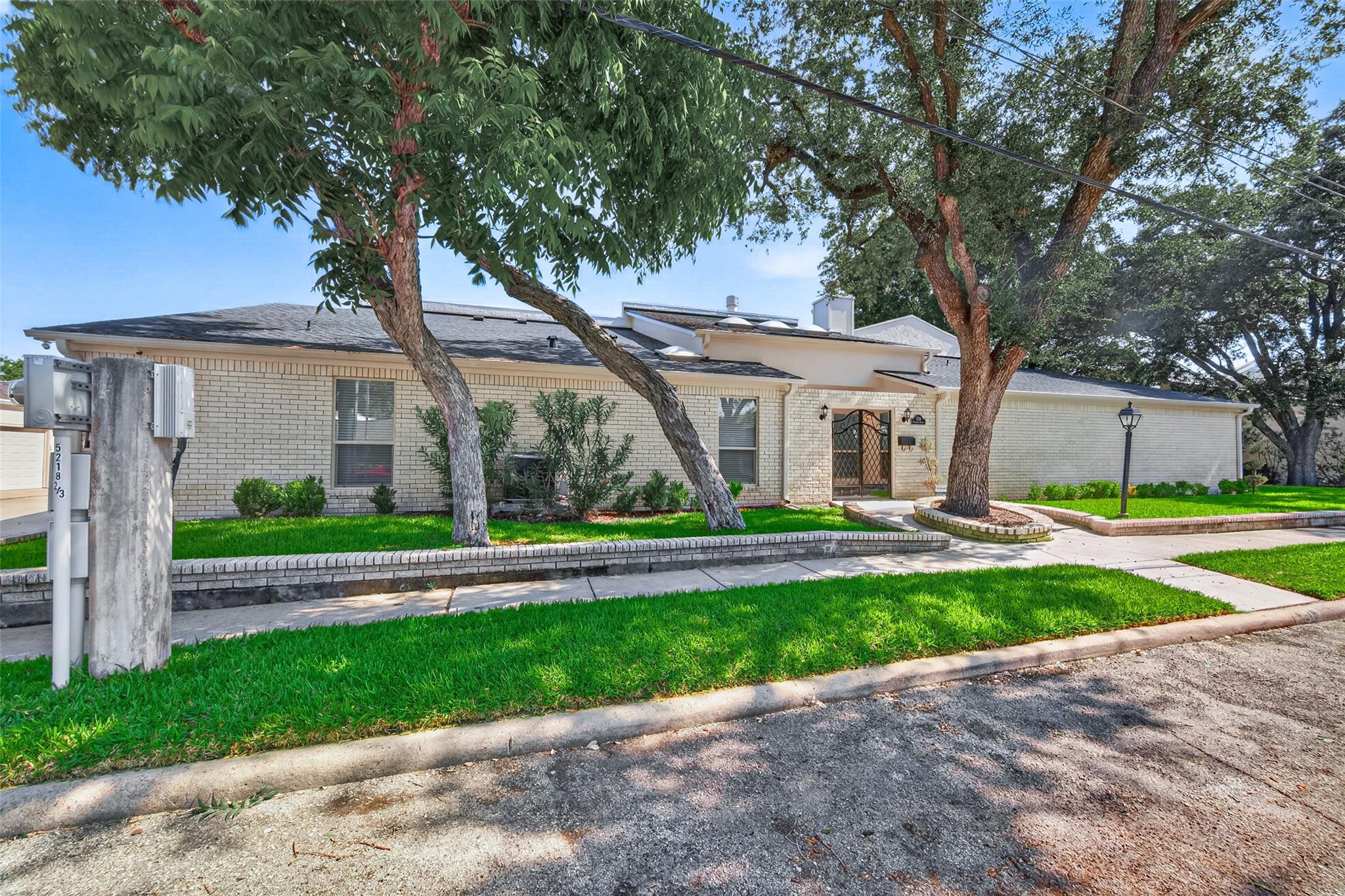 5218 Palmetto Street