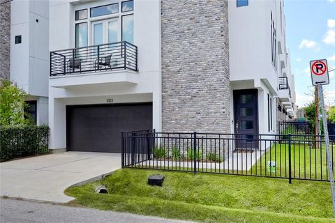 Photo of 2123 Arabelle Street, Houston, TX 77007 (MLS # 94250756)