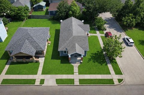 Photo of 300 W James Street, Baytown, TX 77520 (MLS # 57354827)