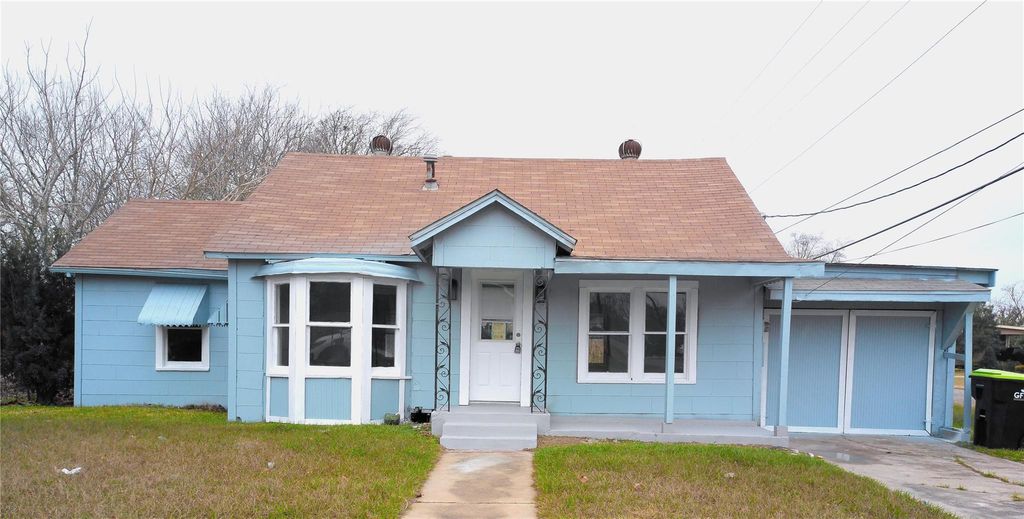 Photo of 1200 Avenue A, Bay City, TX 77414 (MLS # 47180428)