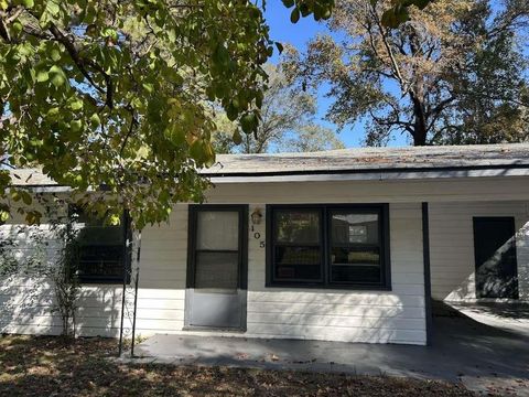 Homes For Sale - 105 Greenview Drive<br/> Texarkana, TX 75501