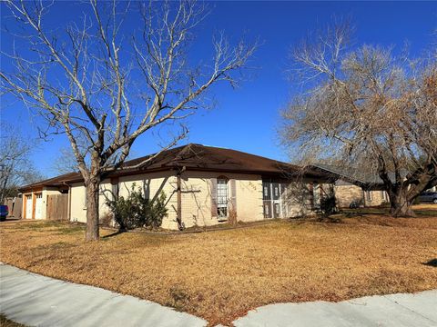 Photo of 2112 Rose Road, Pearland, TX 77581 (MLS # 33265326)