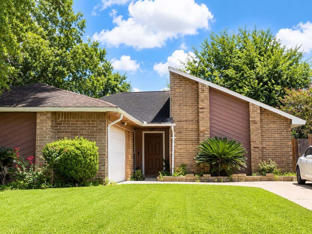 Photo of 6511 La Violetta Drive, Houston, TX 77083 (MLS # 14643745)