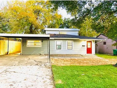 Photo of 7339 Mountbatten Road, Houston, TX 77033 (MLS # 26542791)