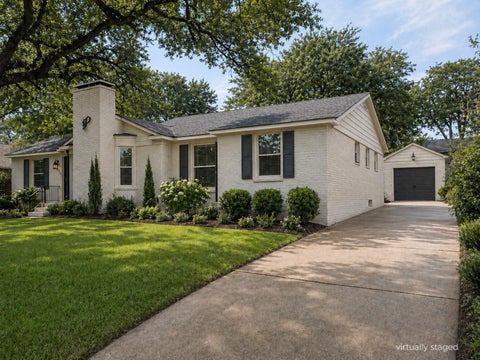 Homes For Sale - 1314 S Azalea Drive<br/> Smith County, Tyler, TX 75701
