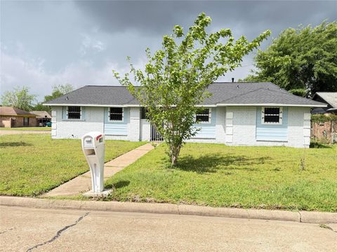 Photo of 5503 Bertellis Lane, Houston, TX 77091 (MLS # 74634668)