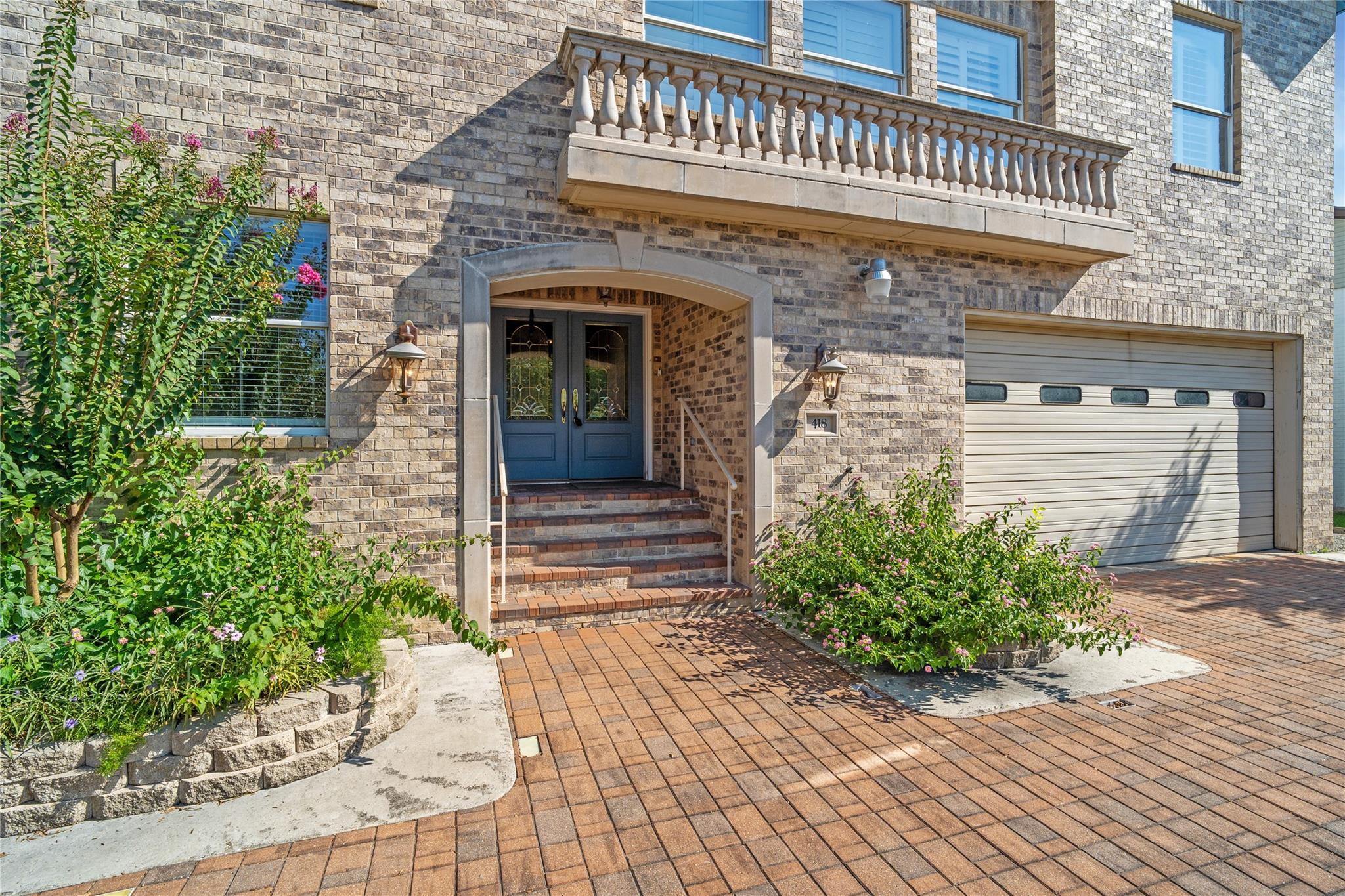 418 Bay Colony Drive