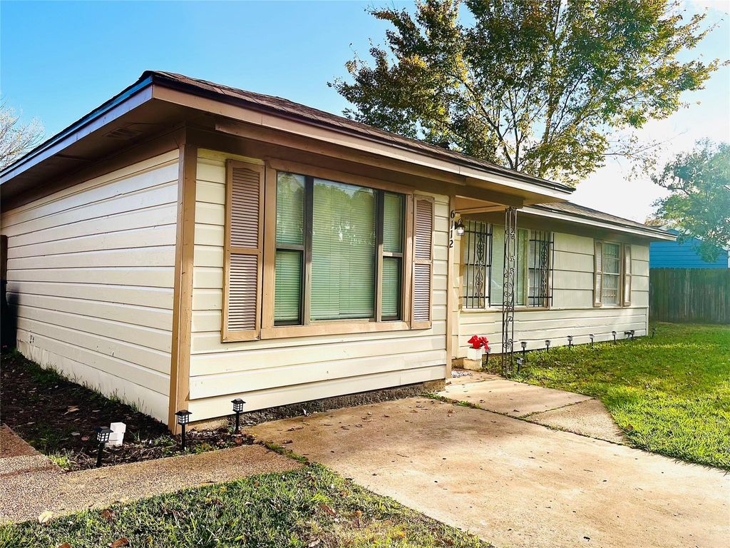 Photo of 6112 Pineway Boulevard, Houston, TX 77023 (MLS # 77260017)