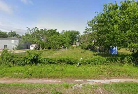 Photo of 117 S Westward Street, Texas City, TX 77591 (MLS # 66029048)