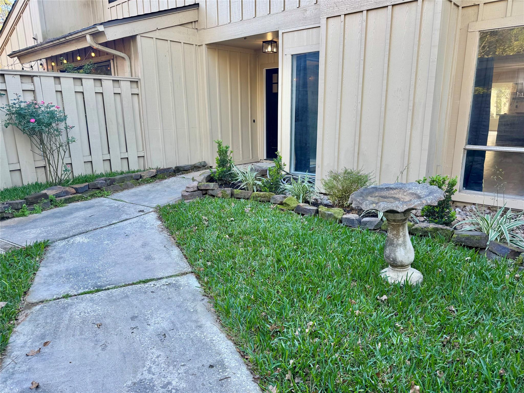 2329 W Settlers Way