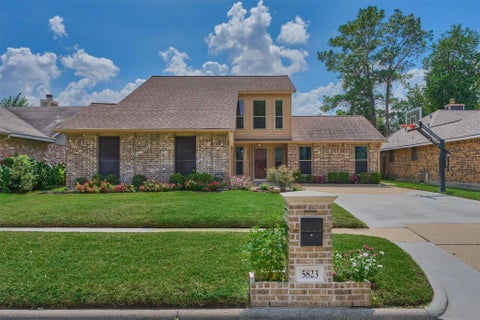 Homes For Sale - 5823 Fair Forest Drive<br/> Houston, TX 77088