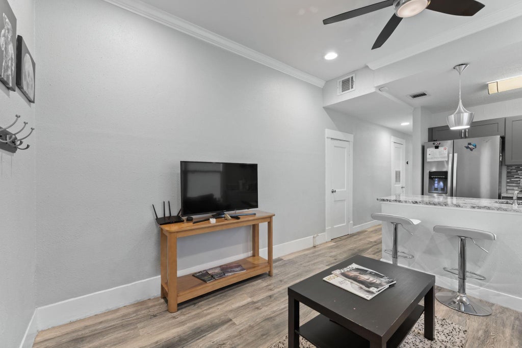 Photo of 412 Drew Street #3, Houston, TX 77006 (MLS # 81447728)