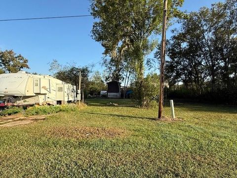 Photo of 106 Lake Drive, Holiday Lakes, TX 77515 (MLS # 42514804)