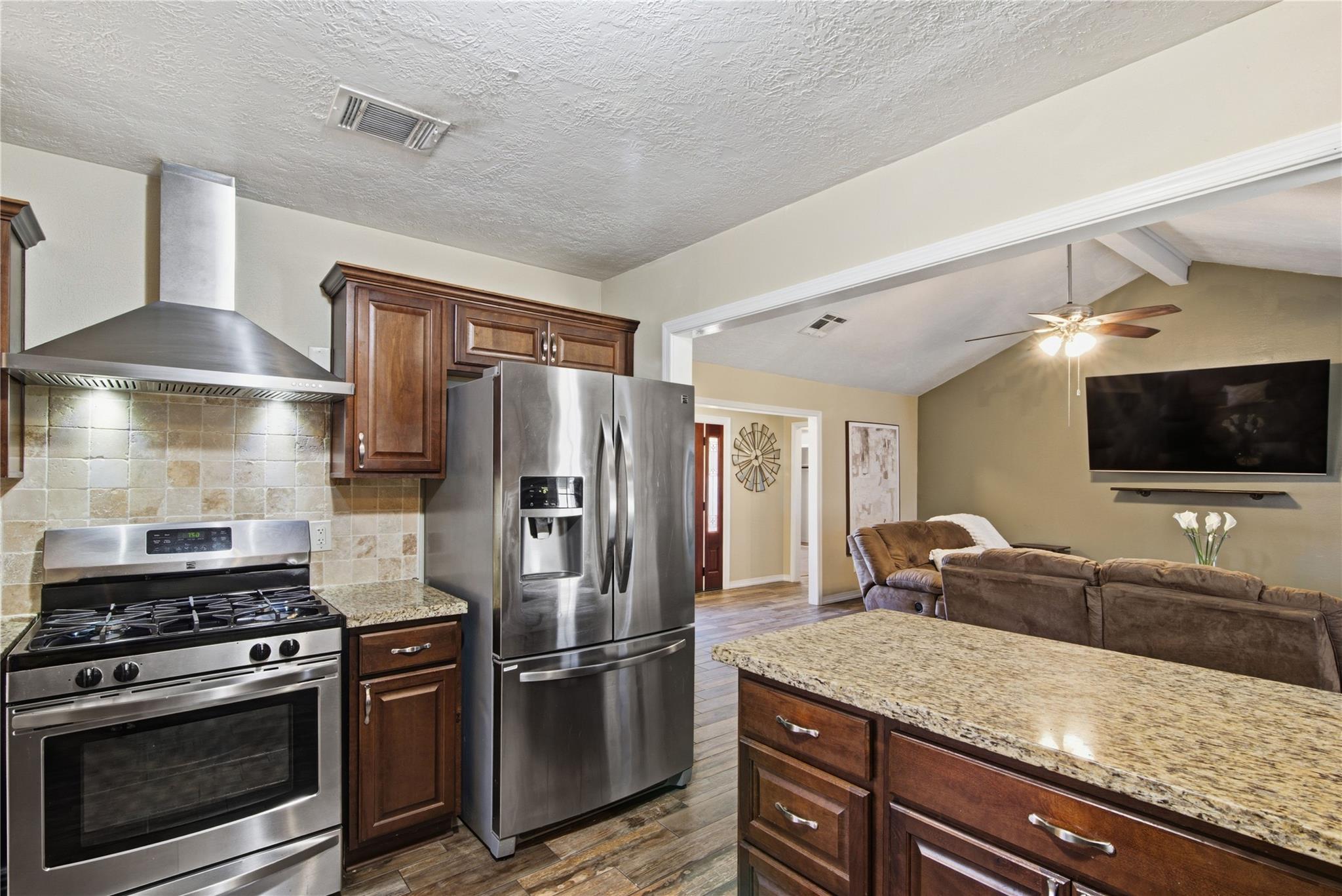 1021 E San Augustine Street