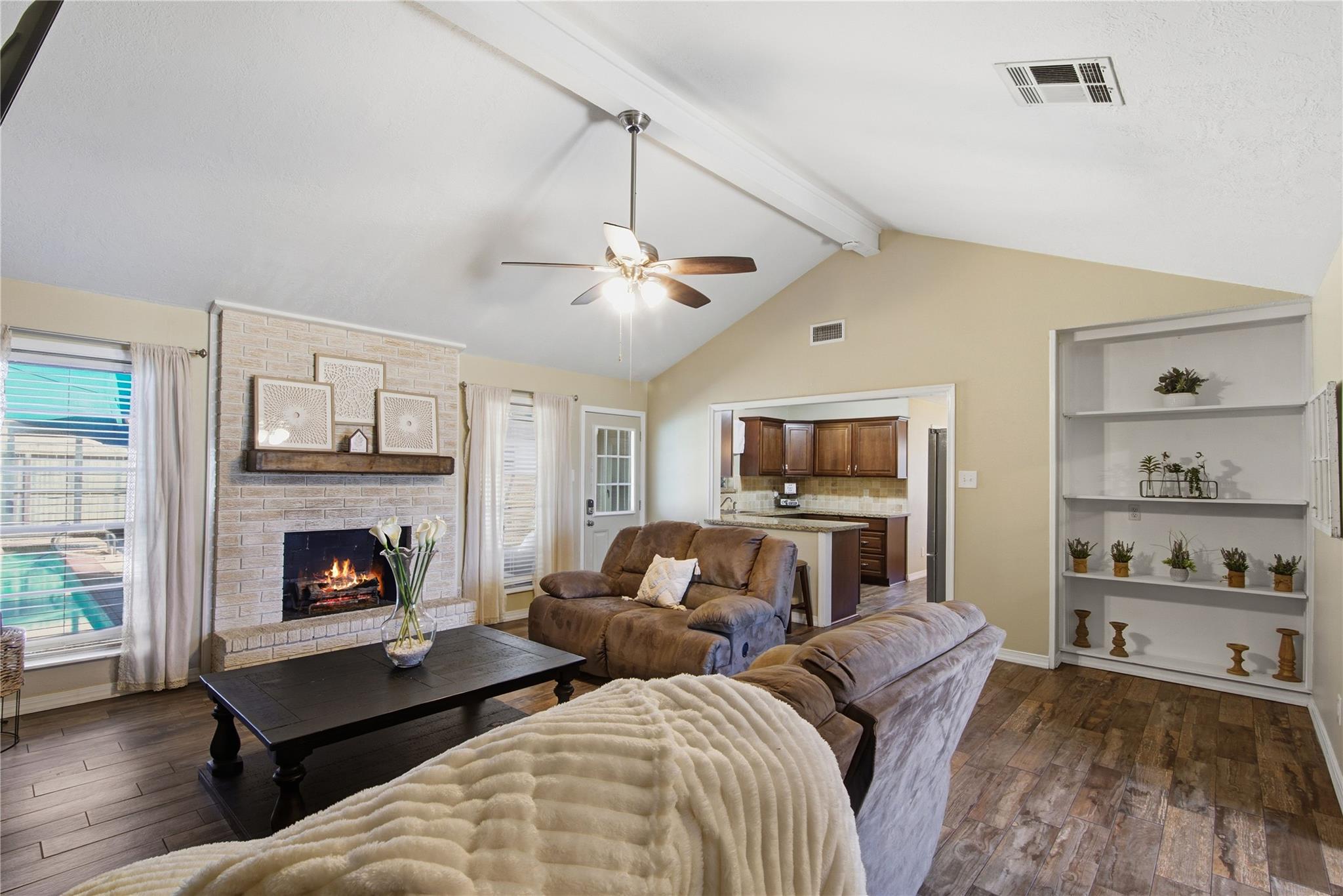 1021 E San Augustine Street