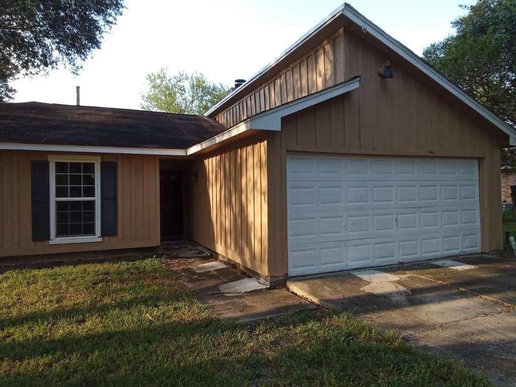Photo of 2410 Daffodil Street, Highlands, TX 77562 (MLS # 20699744)