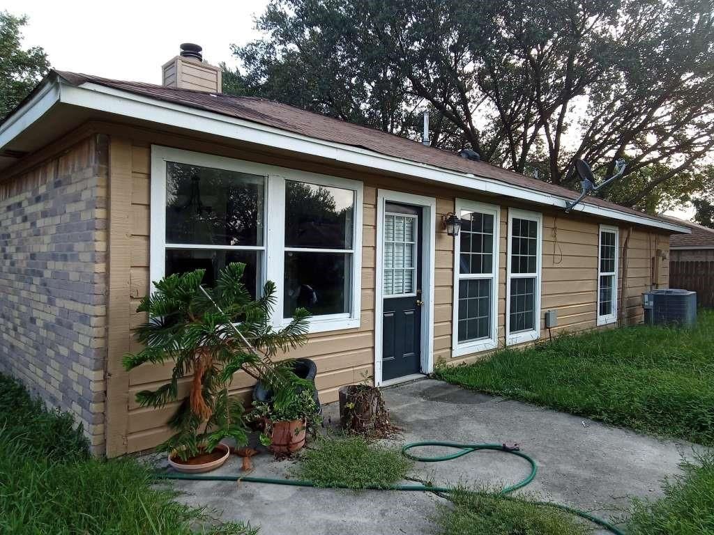 Photo of 2410 Daffodil Street, Highlands, TX 77562 (MLS # 20699744)